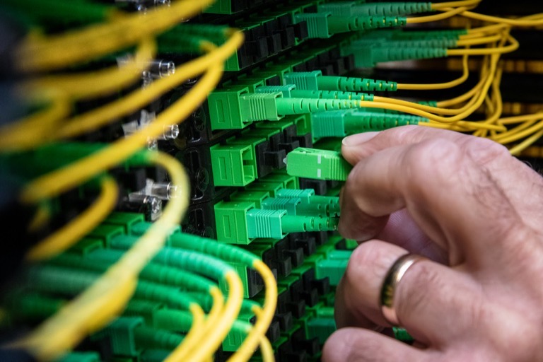 Fibre optic cabling Brisbane — technician terminating single mode fibre on an optical distribution frame